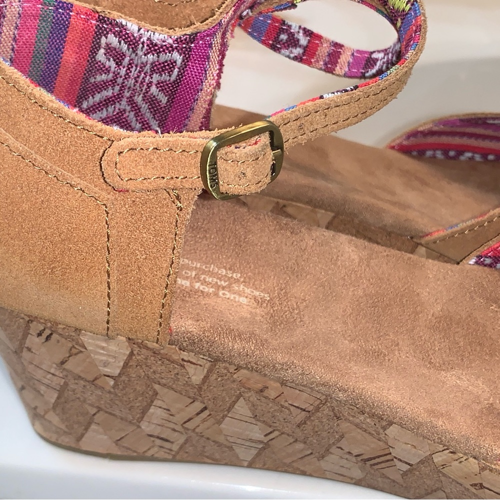 TOMS SUEDE WEDGES women’s heels size 9 -worn once - Picture 7 of 14